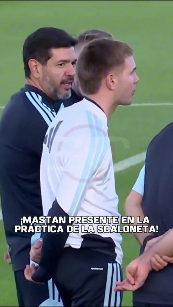 心系国度队！马斯坦托诺来到熟练营，不雅看阿根廷队熟练